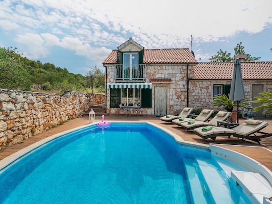 Vakantiehuis met privé zwembad in Marina (Kroatië) voor 8 personen