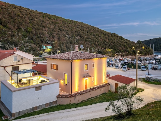 Vakantiehuis in Krnica (Kroatië) 1 hond is welkom