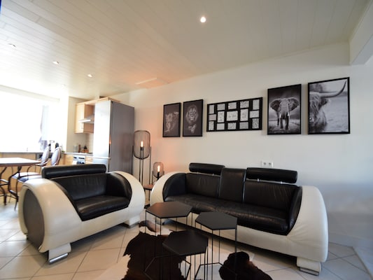 Vakantiehuis met omheinde tuin in Rochehaut (België) 2 honden zijn welkom