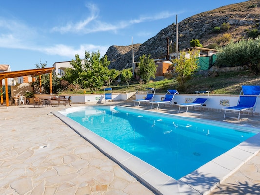 Vakantiehuis met zwembad in Realmonte (Italië) voor 6 personen