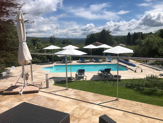 Ferienhaus mit umzäuntem Garten in Céreste (Frankreich) und 2 Hunde erlaubt
