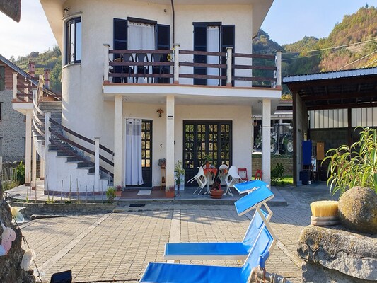 Vakantiehuis met omheinde tuin in Vesime (AT) (Italië) 2 honden zijn welkom