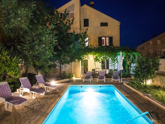 Vakantiehuis met bubbelbad in Mokosica (Kroatië) voor 2 personen