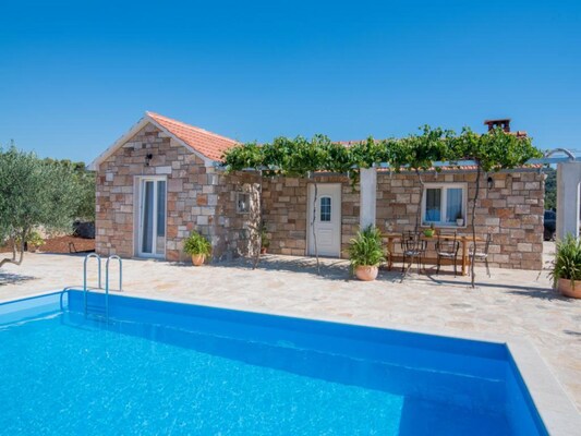 Vakantiehuis met zwembad in Supetar (Kroatië) voor 6 personen