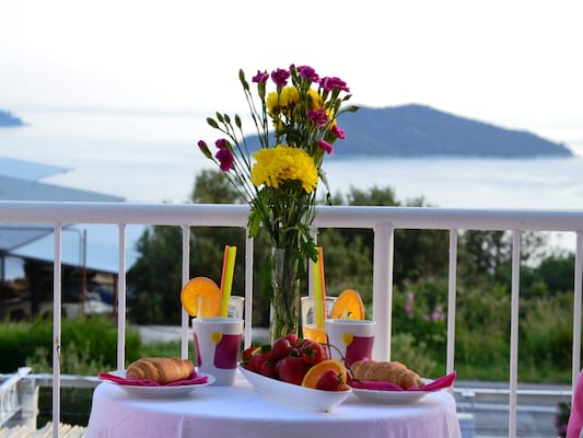 Vakantiehuis met 5 slaapkamer(s) in Brsecine (Kroatië) voor 13 personen