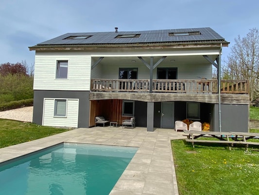 Vakantiehuis in Heure met zwembad en sauna