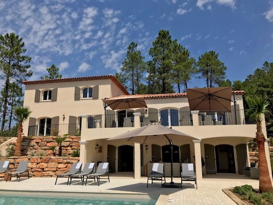 Ferienhaus mit umzäuntem Garten in Le Muy (Frankreich) und 1 Hund erlaubt