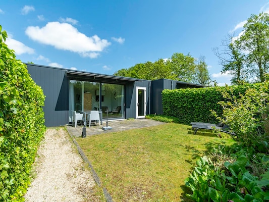 Ferienhaus mit umzäuntem Garten in Sint Maartensvlotbrug (Niederlande) und 1 Hund erlaubt