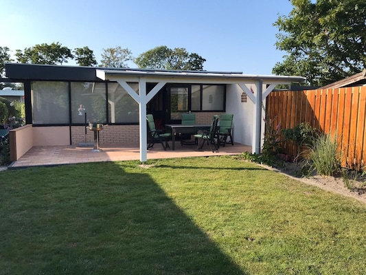 Ferienhaus mit umzäuntem Garten in Sint Maartenszee (Niederlande) und 1 Hund erlaubt