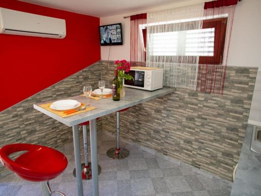 Vakantiehuis met zwembad in Novalja (Kroatië) voor 3 personen