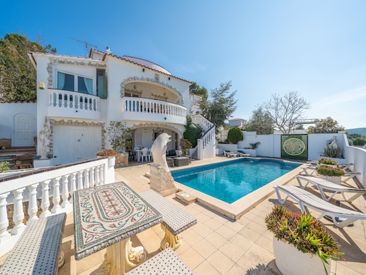 Vakantiehuis met privé zwembad in L%$&Escala (Spanje) voor 8 personen