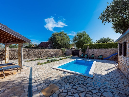 Vakantiehuis met privé zwembad in Bogatic (Kroatië) voor 8 personen