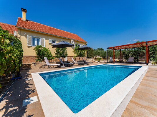 Vakantiehuis met privé zwembad in Zaton Obrovacki (Kroatië) voor 7 personen