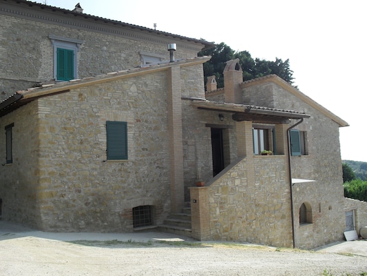 Ferienhaus mit umzäuntem Garten in Gualdo Cattaneo (Italien) und 1 Hund erlaubt