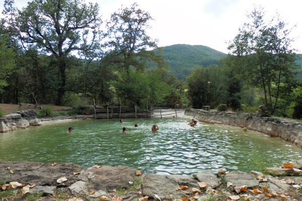 Ruime Toscaanse boerderij in de bossen bij Ortignano voor 10 personen - thumbnail 6