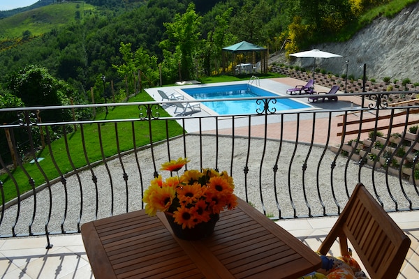 16-persoons villa met privézwembad in Acqualagna - thumbnail 4