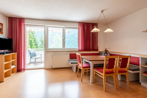 Zonnig appartement in Strengen met panoramisch uitzicht op de Tiroler bergen - thumbnail 4
