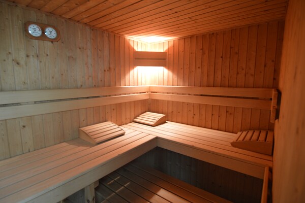Luxe groepsverblijf Les Bains voor 48 personen met zwembad en sauna in de Ardennen - thumbnail 4