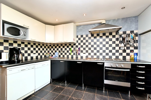 Authentiek groepshuis voor 20 personen met open haard en grote tuin in de bossen van Lierneux - thumbnail 2