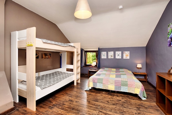 Authentiek groepshuis voor 20 personen met open haard en grote tuin in de bossen van Lierneux - thumbnail 3