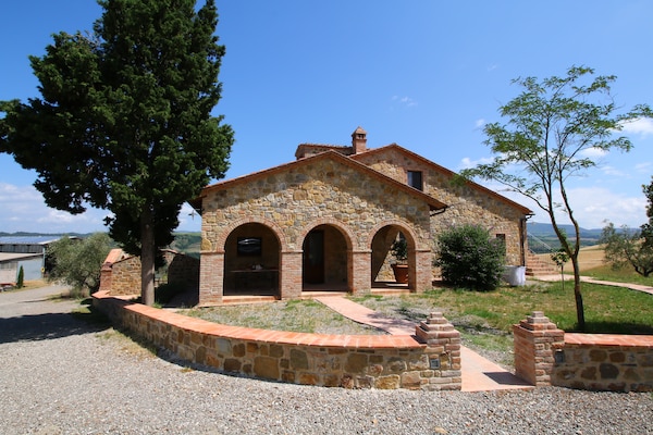 Authentieke biologische boerderij met zwembad bij Castel del Piano, Toscane - thumbnail 1