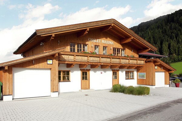 chalet-maxima sleeps 20