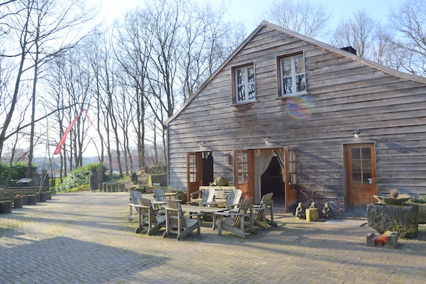Lodge Maasduinen: sfeervol houten vakantiehuis voor 12 in Nationaal Park - thumbnail 1
