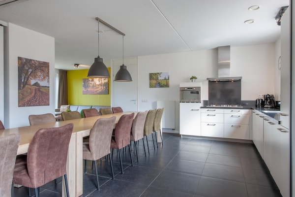 Luxe villa met 5 slaapkamers in groen Resort Arcen, huisdiervriendelijk - thumbnail 3