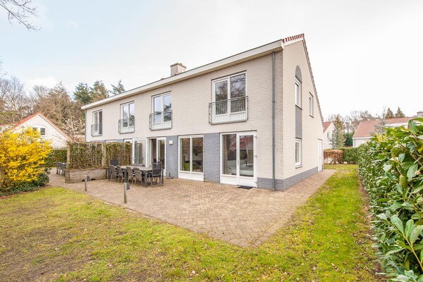 Luxe villa met 5 slaapkamers in groen Resort Arcen, huisdiervriendelijk - thumbnail 1