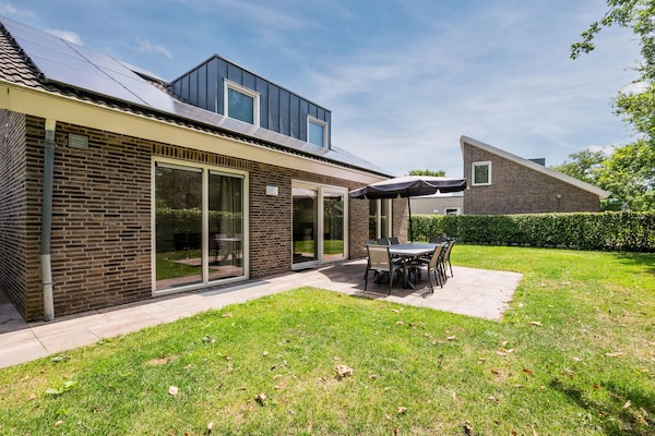 8-persoons villa met privézwembad in Arcen - thumbnail 1