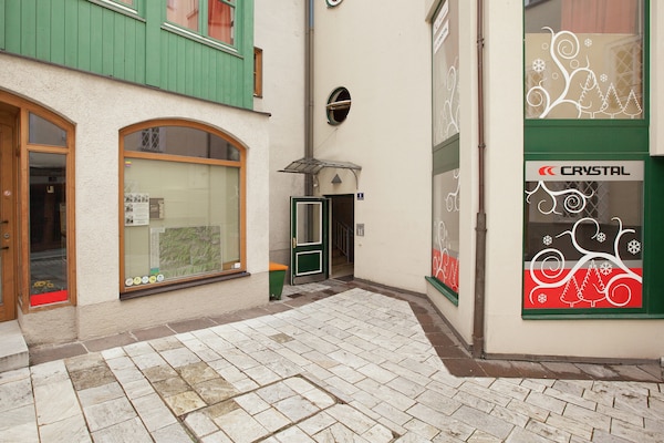 kreuzgasse sleeps 4