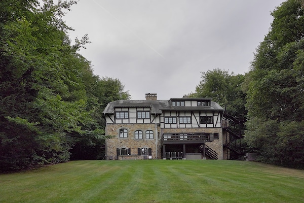 Majestueuze kasteelvilla in de bossen van Spa met sauna en bubbelbad voor 20 personen - thumbnail 1