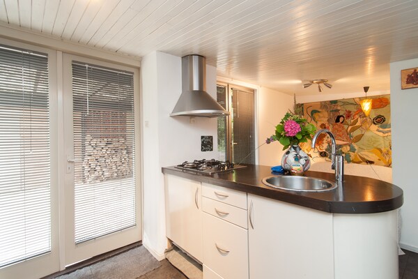 Het Roefje: Knus vakantiehuis voor 2 in bosrijk Bergen, dichtbij zee - thumbnail 3