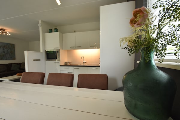 Wellness vakantiehuis aan het water in hartje Fries Merengebied - thumbnail 5