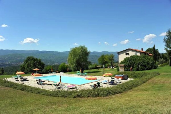 Authentiek Toscaans appartement in bosrijke vallei bij Poppi - thumbnail 2