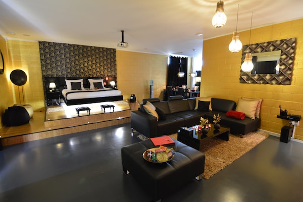 Op 1,0 km van centrum: Stijlvol wellnessvakantiehuis in Welkenraedt - thumbnail 2