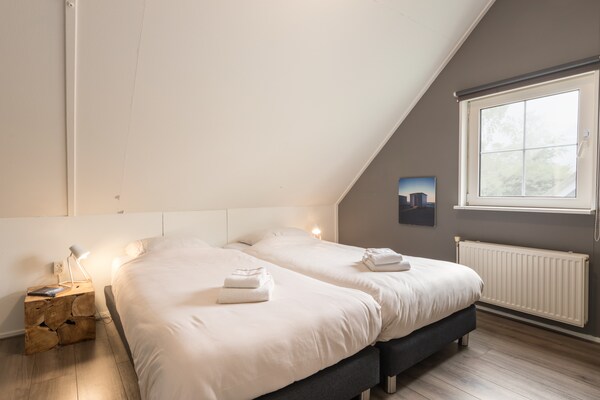 Vrijstaande rietgedekte villa met tuin in hartje Weerribben - thumbnail 6