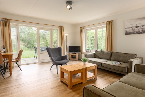 Vrijstaande rietgedekte villa met tuin in hartje Weerribben - thumbnail 3