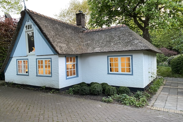 Romantisch boerderijtje uit 1840 in hartje Bergen - thumbnail 1