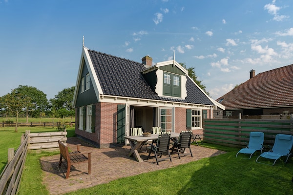 De Grutto: Ruim vakantiehuis met tuin nabij strand en Waddenzee - thumbnail 1