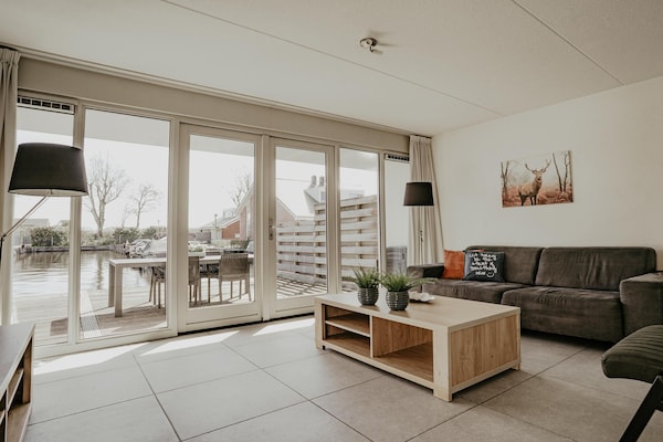 Luxe vakantiehuis aan het water in Uitgeest met eigen aanlegsteiger - thumbnail 2