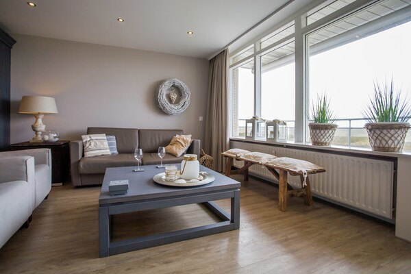 Modern appartement Zeearend Boulevard met zeezicht in Noordwijk - thumbnail 2