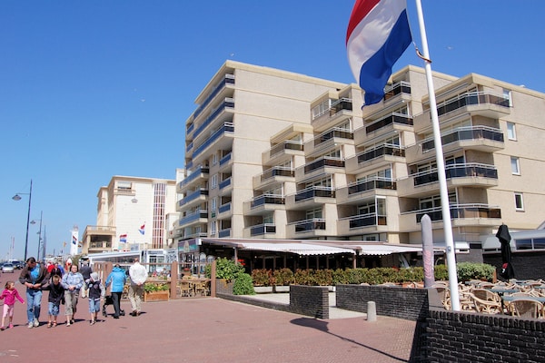 Modern appartement Zeearend Boulevard met zeezicht in Noordwijk - thumbnail 1