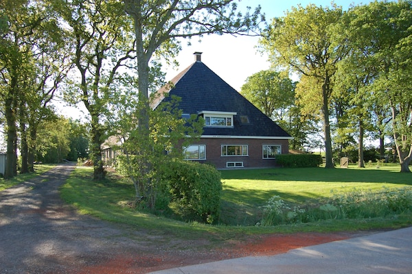 Luxe vakantiehuis Berkenhof in Workum met weids uitzicht over Friese landerijen - thumbnail 1