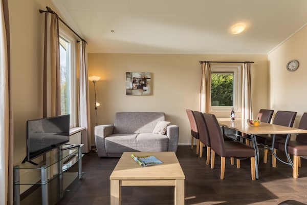 Sfeervol chalet aan het water in Drenthe, huisdieren welkom - thumbnail 4