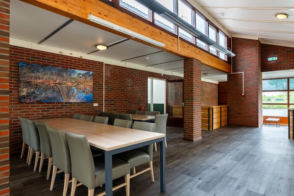 Groepsaccommodatie Hunzepark 10: luxe bungalow voor 36 personen aan Drentse vijver - thumbnail 3