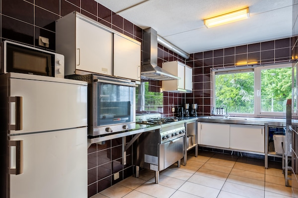 Groepsaccommodatie Hunzepark 10: luxe bungalow voor 36 personen aan Drentse vijver - thumbnail 4