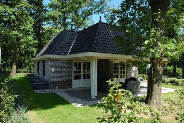 Moderne vrijstaande villa op Landgoed De IJsvogel met houtkachel - thumbnail 1