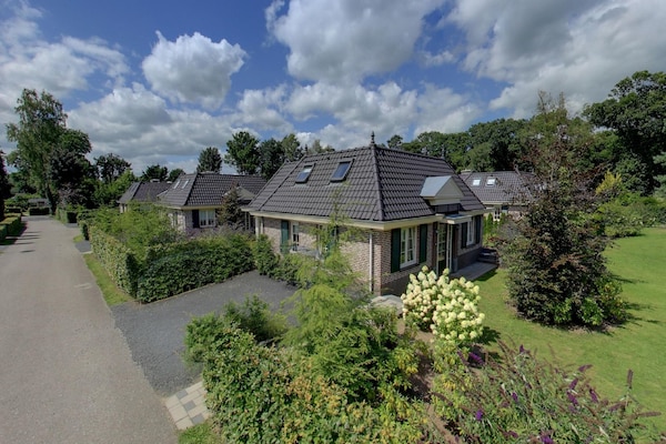 Vrijstaande villa met open haard op Landgoed De IJsvogel, Veluwe - thumbnail 1