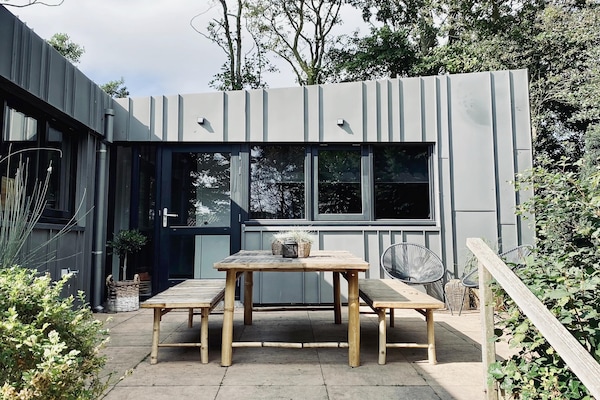 Designvilla De Biotoop: luxe verblijf op loopafstand van het strand - thumbnail 1